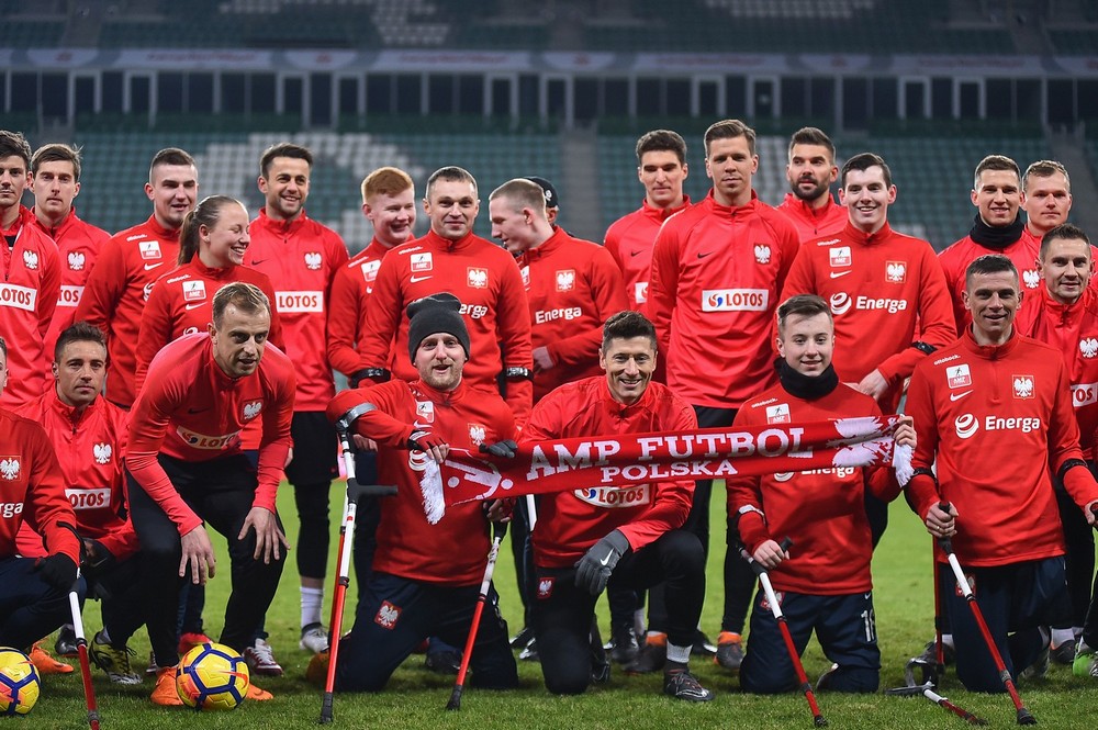 Lewandowski wspiera ampfutbolistów w trudnym czasie. Kawa ...